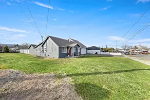 2817 Howard Ave, Medford, OR 97501 - Photo 3