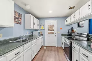 1960 Hutchins Cir, Medford, OR 97504 - Photo 13