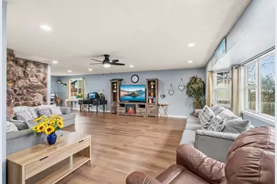 1960 Hutchins Circle, Medford, OR 97504 - Photo 7