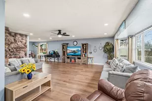 1960 Hutchins Cir, Medford, OR 97504 - Photo 7