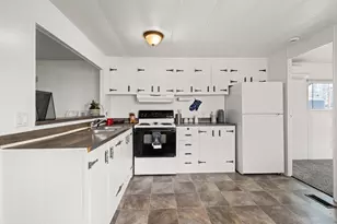 442 Ashwood Dr, Grants Pass, OR 97526 - Photo 3