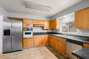 1594 Velia St, Medford, OR 97504 - Photo 19