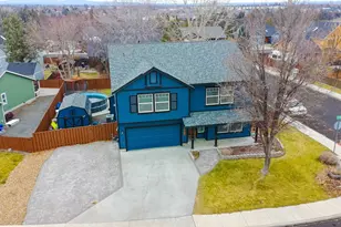 2927 NW 17th St, Redmond, OR 97756 - Photo 1