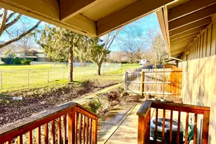 300 Shafer Ln, Jacksonville, OR 97530 - Photo 7