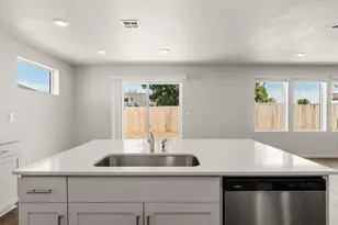 2624 Steadman Ave, Medford, OR 97501 - Photo 9