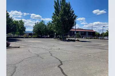 1085 Royal Court, Medford, OR 97504 - Photo 5