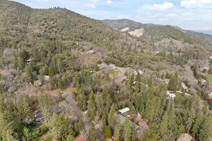 1240 Westmont Dr, Jacksonville, OR 97530 - Photo 51