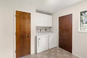 1240 Westmont Dr, Jacksonville, OR 97530 - Photo 17