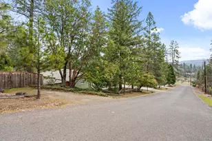 1240 Westmont Dr, Jacksonville, OR 97530 - Photo 35