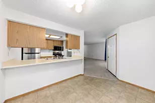 2101 Poplar Dr, Medford, OR 97504 - Photo 9