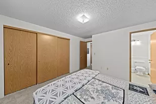 2101 Poplar Dr, Medford, OR 97504 - Photo 13