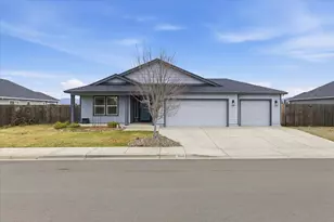 8440 Cayden St, White City, OR 97503 - Photo 1