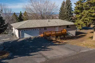 1422 Kimberly Dr, Klamath Falls, OR 97603 - Photo 1