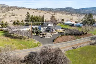 4935 Cherry Ln, Medford, OR 97504 - Photo 9