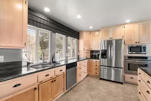 4935 Cherry Ln, Medford, OR 97504 - Photo 15