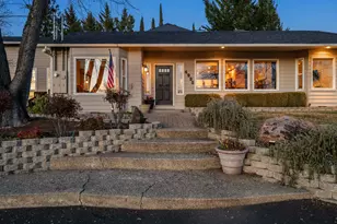 4935 Cherry Ln, Medford, OR 97504 - Photo 3