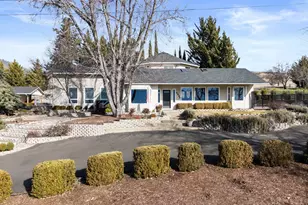 4935 Cherry Ln, Medford, OR 97504 - Photo 9
