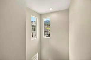 353 S Mountain Ave, Ashland, OR 97520 - Photo 15