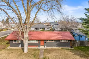 348 N 6th St, Central Point, OR 97502 - Photo 1