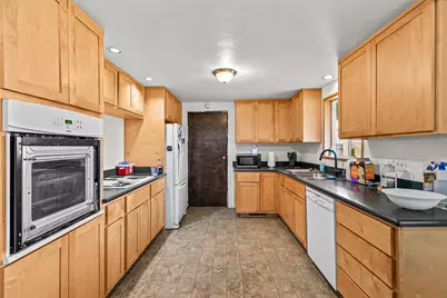 348 N 6th Street, Central Point, OR 97502 - Photo 5