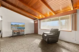 348 N 6th St, Central Point, OR 97502 - Photo 3