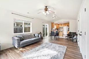 3174 Forest Hills Dr, Medford, OR 97504 - Photo 5