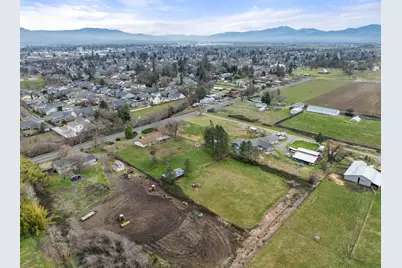 4269 Grant Road, Central Point, OR 97502 - Photo 41