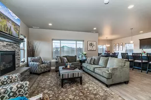 20609 SE Gemstone Ave, Bend, OR 97702 - Photo 5