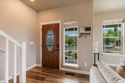 2228 NW 22nd Street, Redmond, OR 97756 - Photo 3