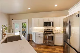 2228 NW 22nd St, Redmond, OR 97756 - Photo 9