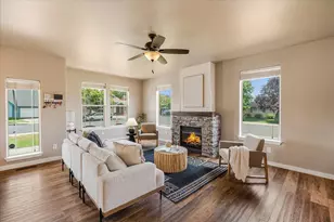 2228 NW 22nd St, Redmond, OR 97756 - Photo 5