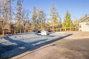 760 Flaming Rd, Grants Pass, OR 97526 - Photo 33