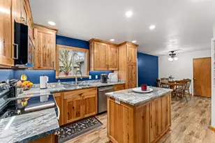 1145 SW Louise Cir, Grants Pass, OR 97526 - Photo 7