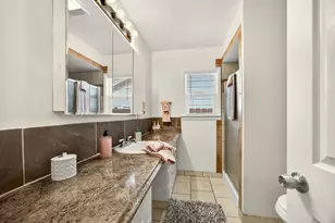 1595 Cloverlawn Dr, Grants Pass, OR 97527 - Photo 15