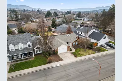 2660 Wilkshire Drive, Medford, OR 97504 - Photo 7