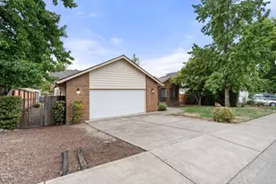 2660 Wilkshire Dr, Medford, OR 97504 - Photo 3