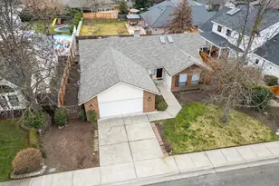 2660 Wilkshire Dr, Medford, OR 97504 - Photo 33
