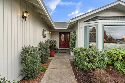 2414 Heritage Way, Medford, OR 97504 - Photo 5