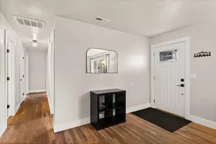 2011 Archer Dr, Medford, OR 97501 - Photo 5