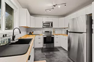 2011 Archer Dr, Medford, OR 97501 - Photo 11