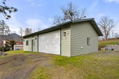 3201 Helms Road, Grants Pass, OR 97527 - Photo 29