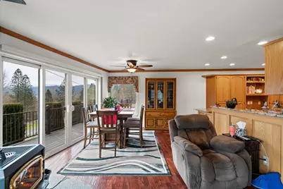 3201 Helms Road, Grants Pass, OR 97527 - Photo 9