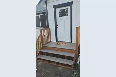 717 NE Fusite, Grants Pass, OR 97526 - Photo 3