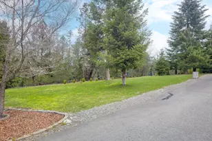 353 Hixson Dr, Grants Pass, OR 97526 - Photo 71