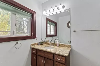 353 Hixson Drive, Grants Pass, OR 97526 - Photo 35