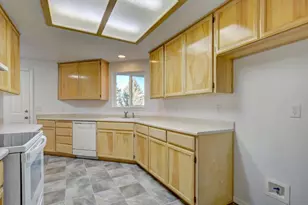 417 Crystal Dr, Eagle Point, OR 97524 - Photo 11