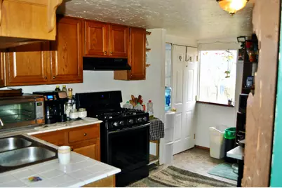 10585 Blackwell Road, Central Point, OR 97502 - Photo 7