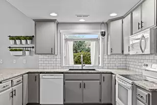 388 Crystal Dr, Eagle Point, OR 97524 - Photo 13