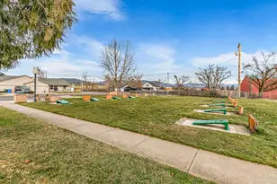 388 Crystal Dr, Eagle Point, OR 97524 - Photo 35