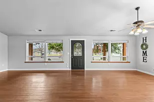 388 Crystal Dr, Eagle Point, OR 97524 - Photo 5